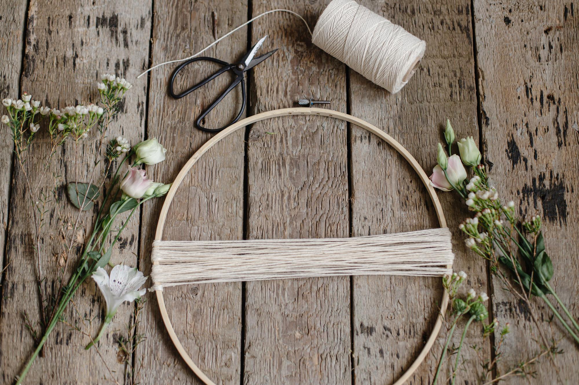 atelier table with hoops, skeins and natural linen